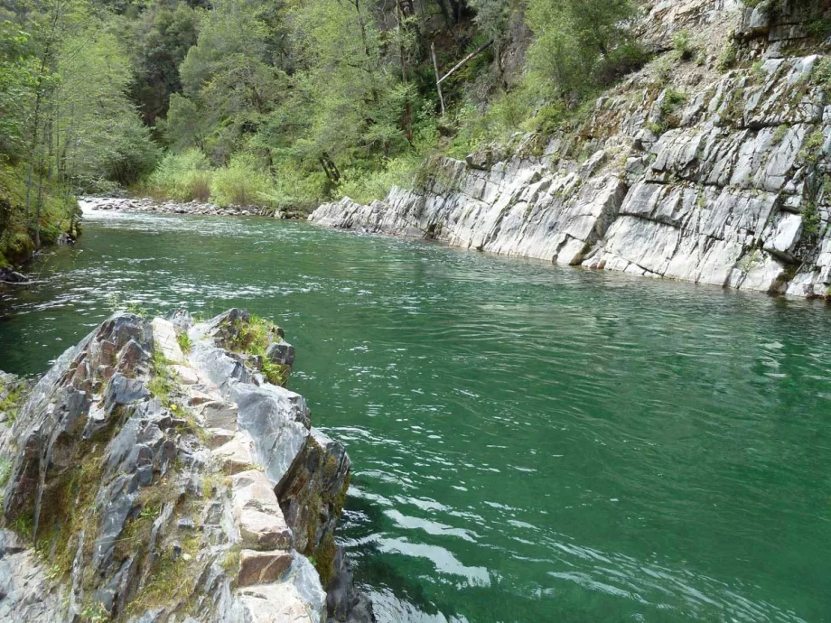 Dillion Creek just upstream from its confluence with the Klamath River